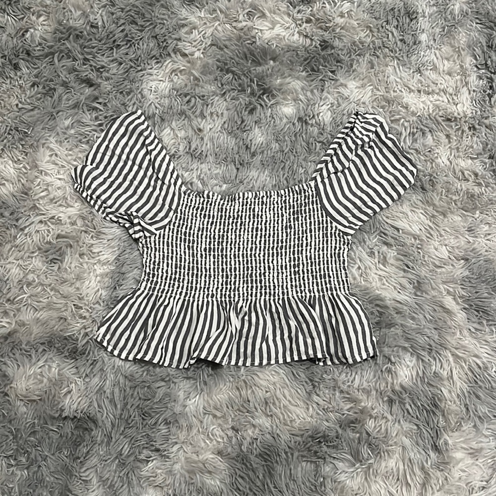 Cropped Aeropostale top